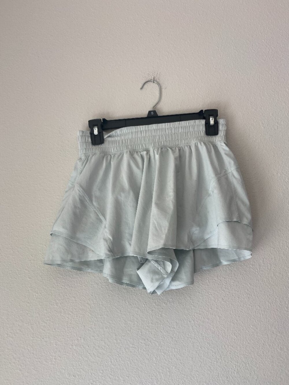 LULULEMON WOMENS ATHLETIC SHORTS 2.5" SZ S